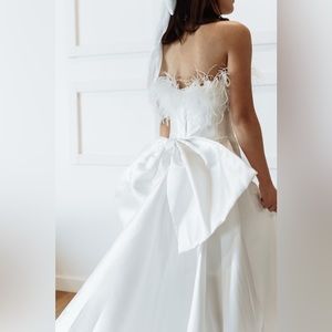 Mini satin wedding dress eith detachable train
